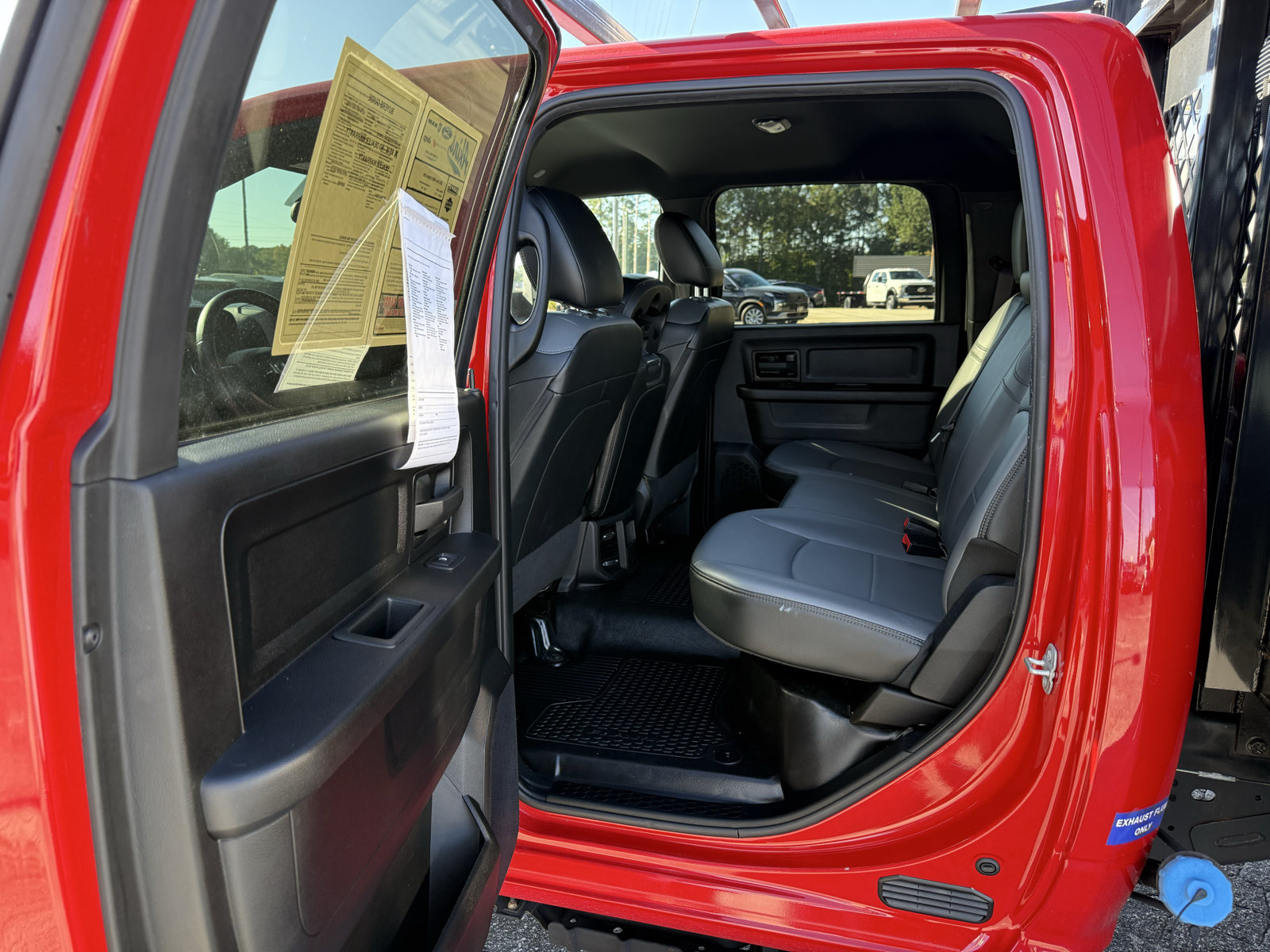 Used 2022 RAM 5500 Tradesman w/ Chrome Appearance Group RWD image 41
