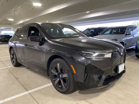 Used 2024 BMW iX xDrive50 w/ Premium Package AWD/4WD image 6