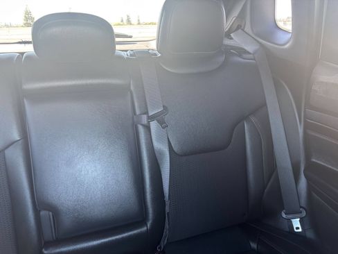 Used 2025 Jeep Compass Trailhawk AWD/4WD image 35