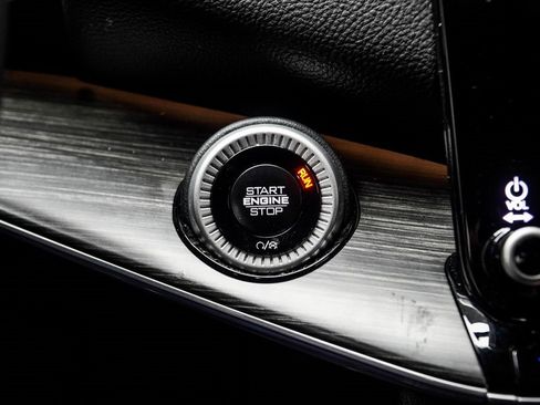 Used 2024 Jeep Wagoneer L Series II w/ Flexible Seating Group image 20