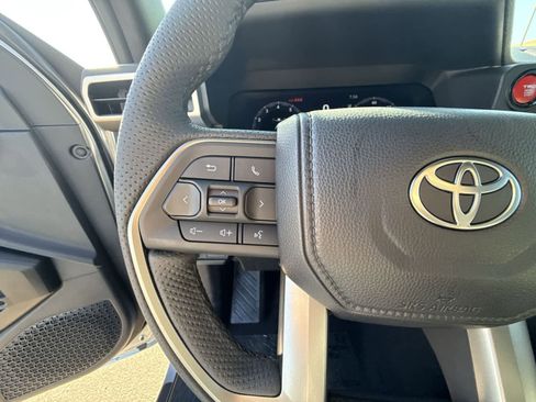 Used 2025 Toyota Tacoma TRD Off-Road AWD/4WD image 28