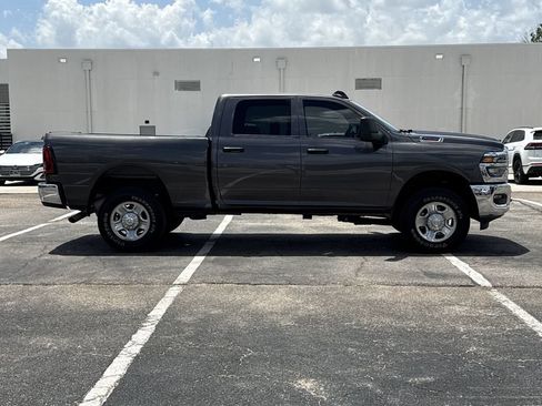 Used 2025 RAM 2500 Tradesman w/ Chrome Appearance Group AWD/4WD image 4