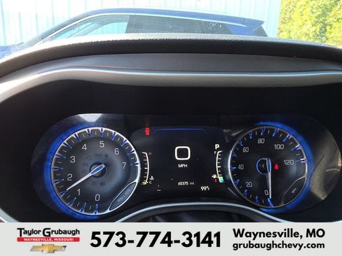 Used 2025 Chrysler Pacifica Select FWD image 9