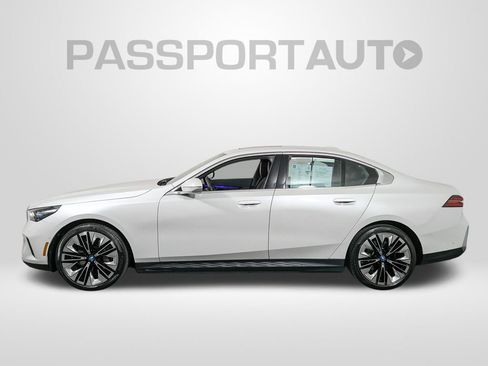 Certified 2024 BMW i5 eDrive40i w/ Convenience Package image 2