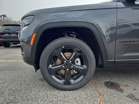 New 2025 Jeep Grand Cherokee Altitude image 31