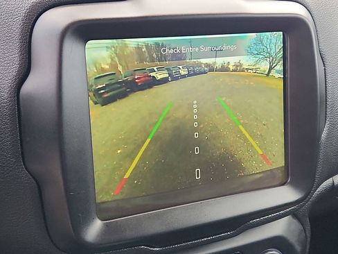 Certified 2022 Jeep Renegade Latitude w/ Convenience Group image 17