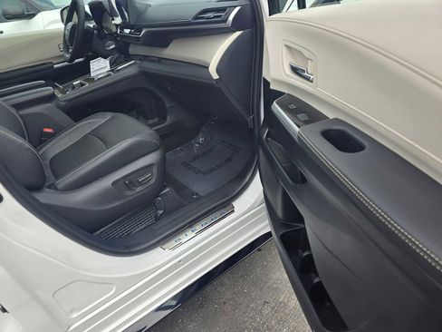 New 2026 Toyota Sienna Limited image 11