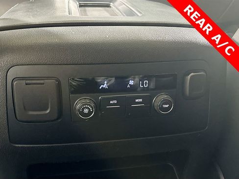 Used 2020 Chevrolet Suburban LT image 27