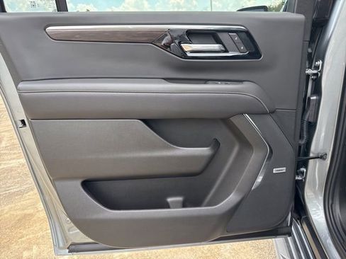 New 2025 Chevrolet Suburban Premier image 20