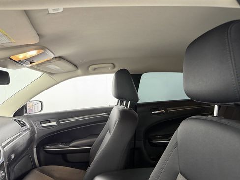 Used 2022 Chrysler 300 Touring w/ Sport Appearance Package image 23