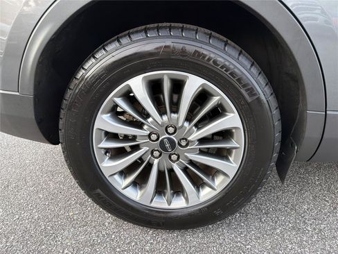 Used 2022 Lincoln Nautilus Reserve FWD image 16