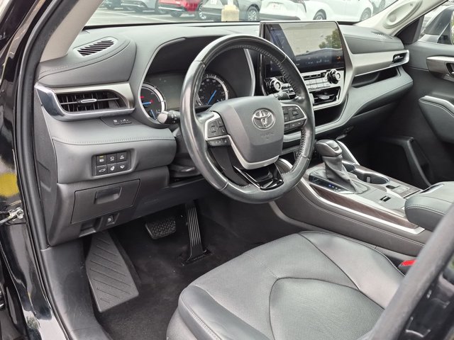 Certified 2022 Toyota Highlander Limited AWD/4WD image 4