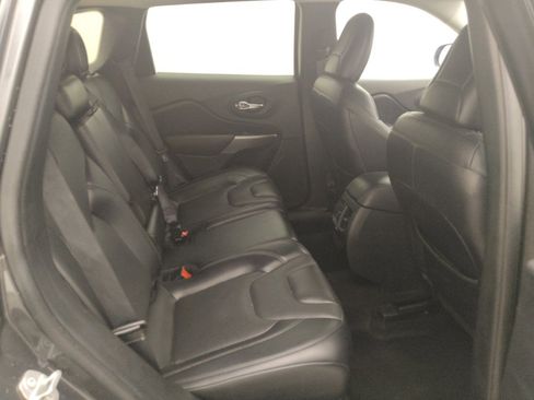 Used 2021 Jeep Cherokee Latitude Lux w/ Comfort/Convenience Group FWD image 19