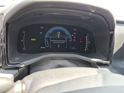 Used 2025 Toyota Camry SE FWD image 11