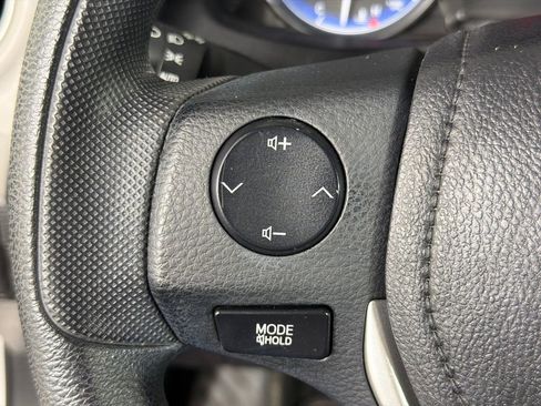 Used 2017 Toyota Corolla LE image 24