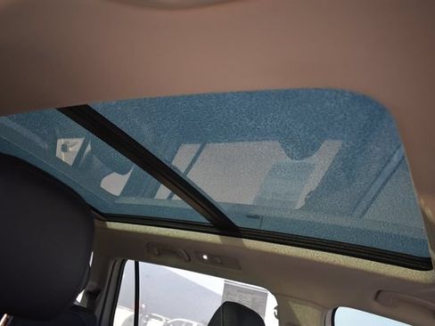 Used 2021 Volkswagen Tiguan SE FWD image 13