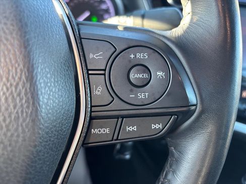 Used 2020 Toyota Camry SE image 16