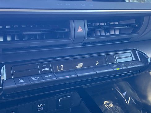 Certified 2025 Toyota Prius LE image 30