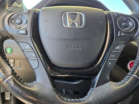 Used 2016 Honda Pilot Touring image 11