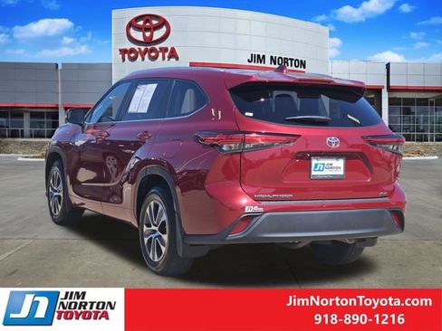 Used 2023 Toyota Highlander XLE FWD image 5