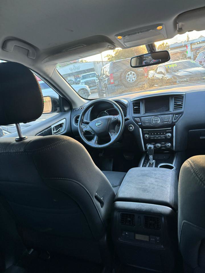 Used 2017 Nissan Pathfinder SV FWD image 11