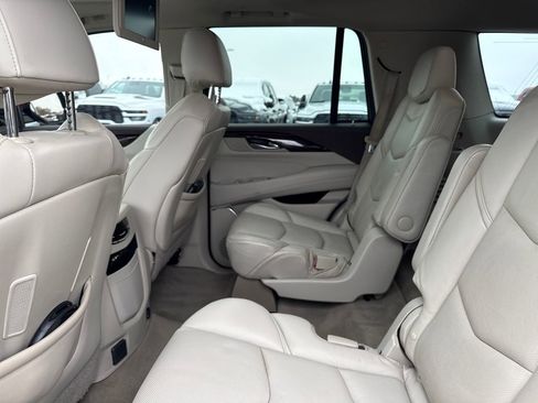 Used 2016 Cadillac Escalade Luxury image 14