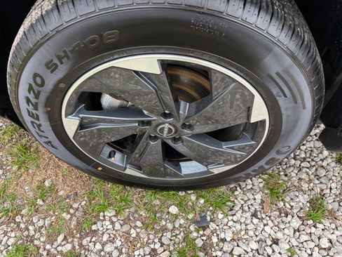 Used 2025 Nissan Rogue SV image 33