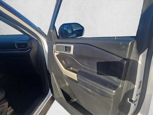 Used 2021 Ford Explorer XLT w/ Equipment Group 202A image 13