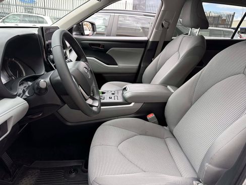 Certified 2024 Toyota Highlander LE AWD/4WD image 13