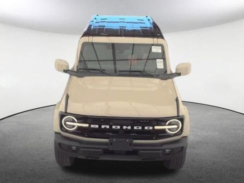Used 2025 Ford Bronco Outer Banks AWD/4WD image 2