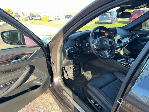 Certified 2023 BMW 530i xDrive w/ M Sport Package image 9