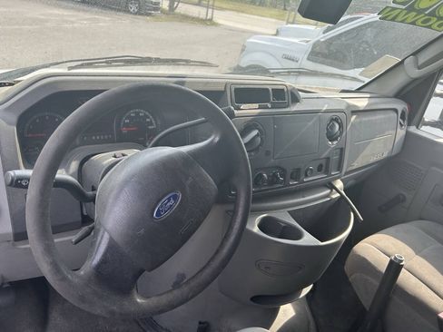 Used 2010 Ford E-150 and Econoline 150 RWD image 3
