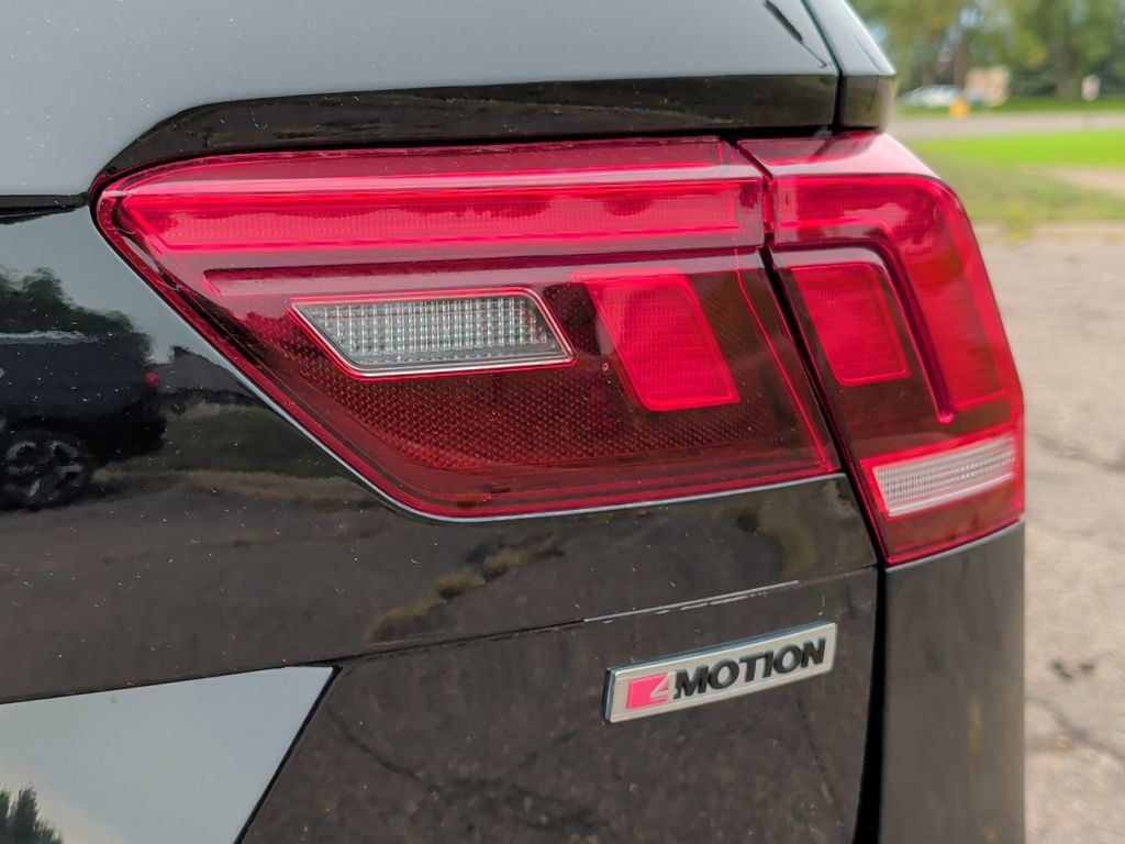 Used 2020 Volkswagen Tiguan SE AWD/4WD image 43