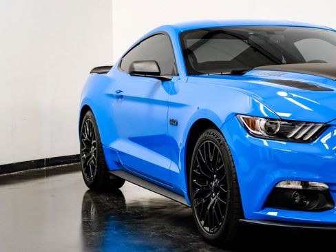 Used 2017 Ford Mustang GT image 5