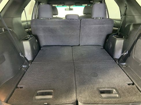 Used 2017 Ford Explorer XLT w/ Equipment Group 201A image 21