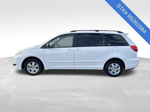 Used 2009 Toyota Sienna CE image 4