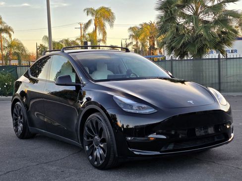 Used 2022 Tesla Model Y Performance image 2