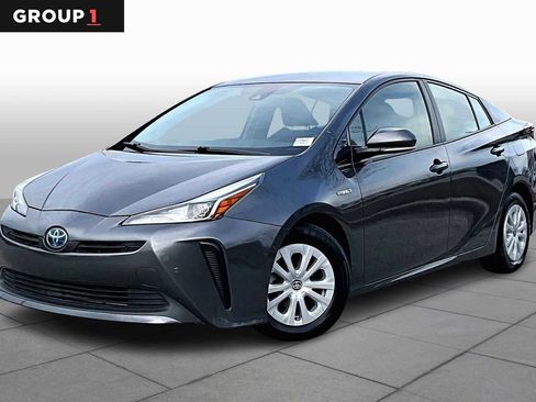 Used 2019 Toyota Prius LE image 1