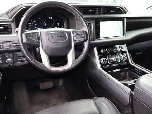 Used 2022 GMC Yukon Denali w/ Denali Premium Package AWD/4WD image 5