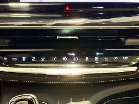 Used 2024 Cadillac Escalade ESV V w/ LPO, ONYX Package image 15