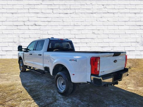 Used 2024 Ford F350 XLT image 3