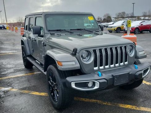 Used 2023 Jeep Wrangler Unlimited Sahara w/ Cold Weather Group AWD/4WD image 3