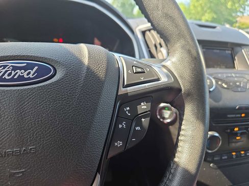 Used 2018 Ford Edge SEL FWD image 21