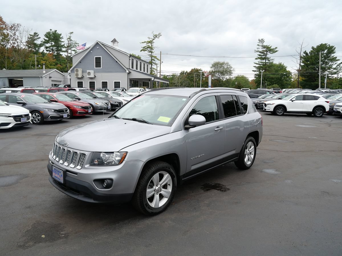 Used 2017 Jeep Compass Latitude AWD/4WD image 1