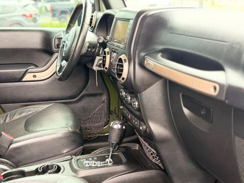 Used 2016 Jeep Wrangler Unlimited Sahara AWD/4WD image 21