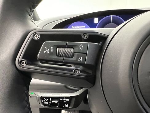 Used 2025 Porsche Macan Electric image 9