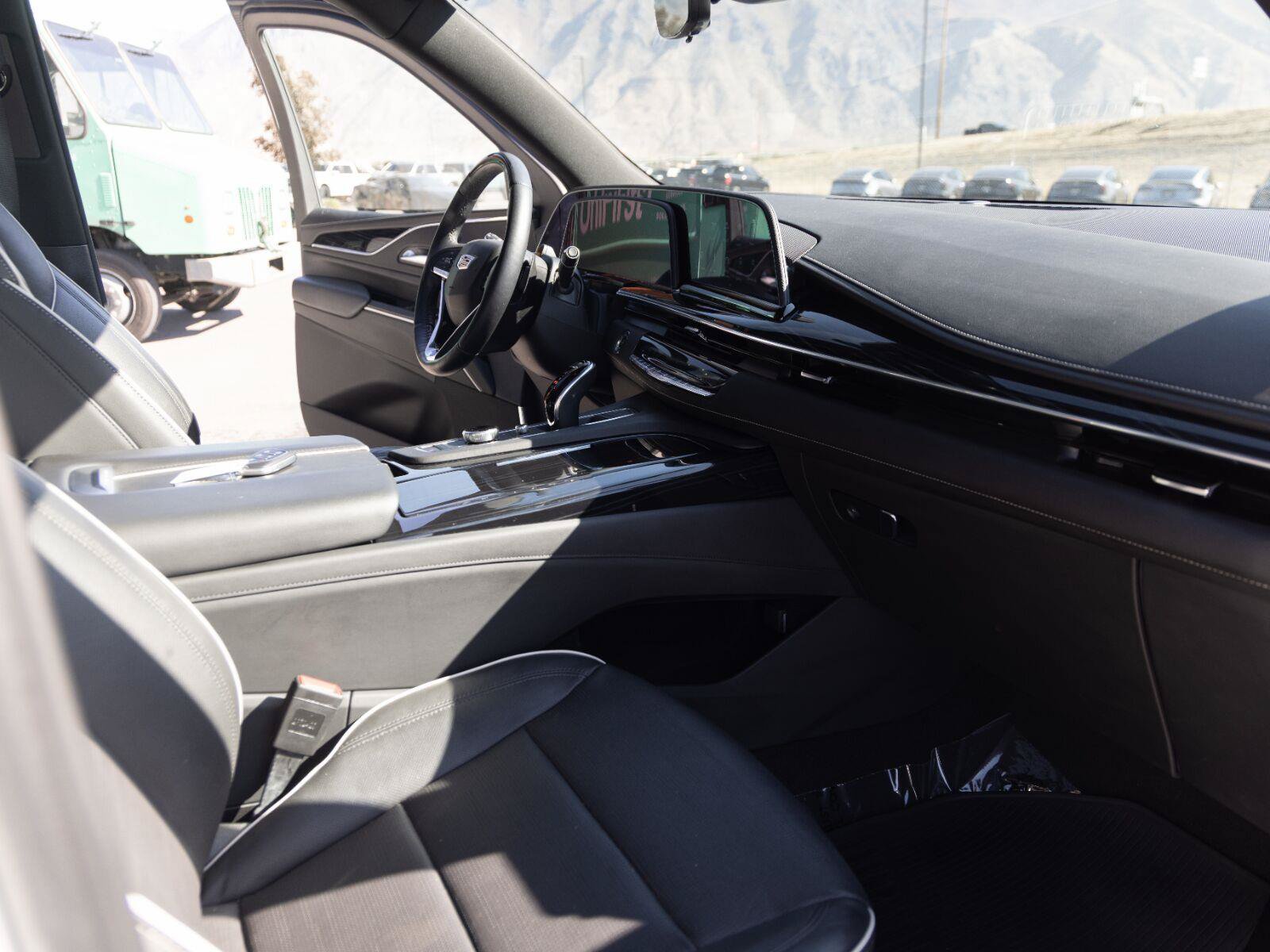 Used 2024 Cadillac Escalade ESV Sport w/ LPO, ONYX Package AWD/4WD image 30