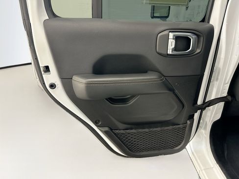 Used 2025 Jeep Wrangler Sahara image 26