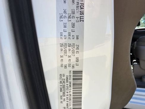 Used 2015 Chrysler Town & Country Touring FWD image 34