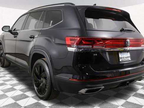 Used 2025 Volkswagen Atlas SE w/ Black Wheel Package image 17